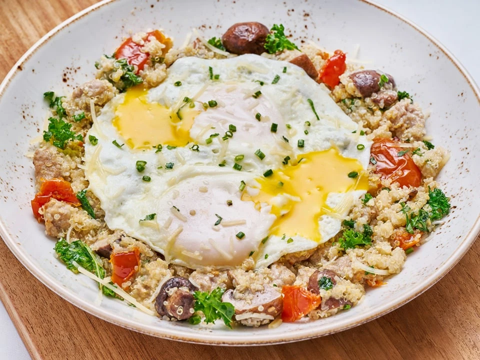 power-breakfast-quinoa-bowl